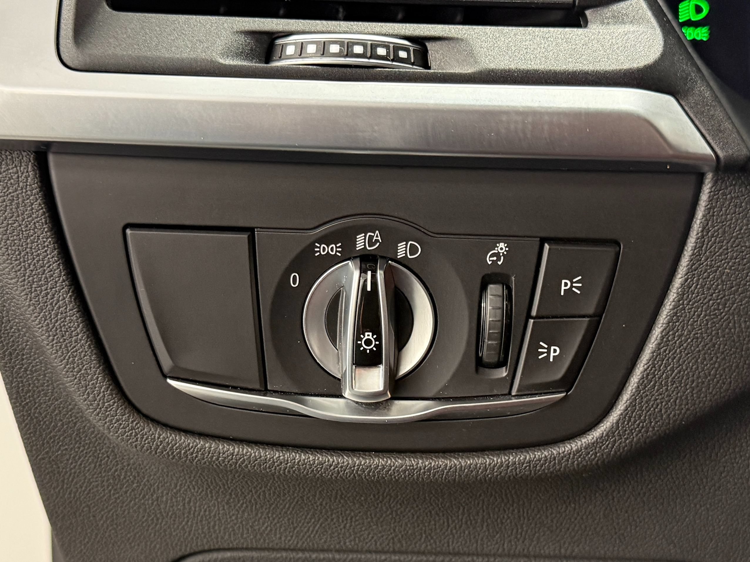 Used 2024 BMW X3 M40i AWD/4WD image 23
