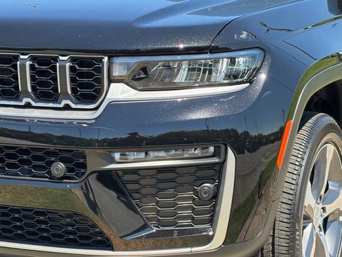 New 2026 Jeep Grand Cherokee L Limited w/ Luxury Tech Group II AWD/4WD image 11