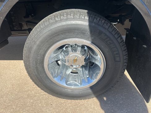 Used 2025 Chevrolet Silverado 3500 LT w/ Convenience Package image 7