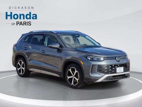 Used 2026 Volkswagen Tiguan SE FWD image 3