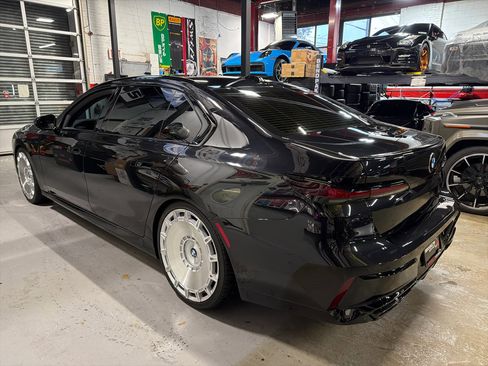 Used 2025 BMW 760i xDrive 760i xDrive image 9