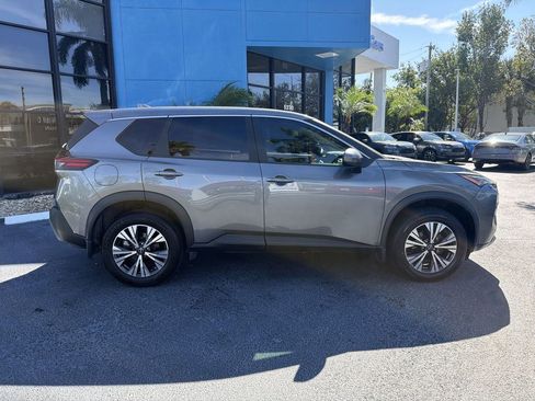 Used 2023 Nissan Rogue SV image 9