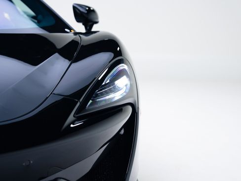 Used 2019 McLaren 570S Spider image 10