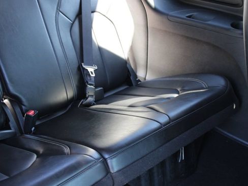 Used 2025 Chrysler Pacifica Select FWD image 27