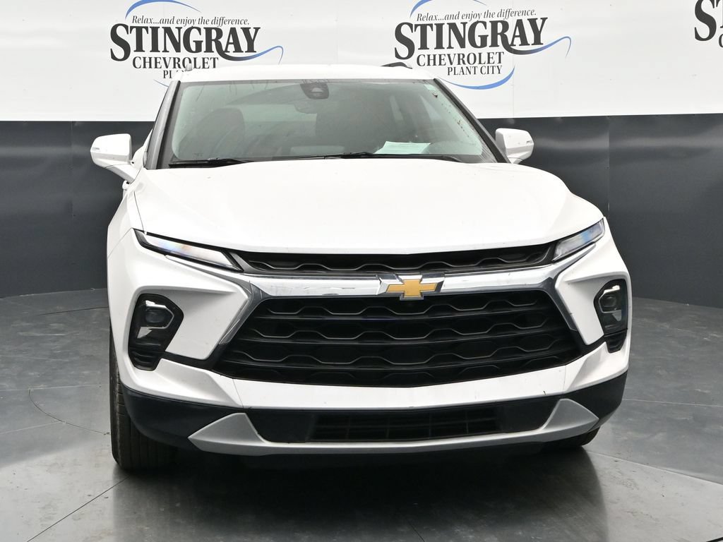 Used 2025 Chevrolet Blazer LT w/ Sound & Technology Package FWD image 2