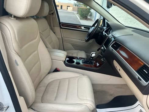 Used 2013 Volkswagen Touareg TDI AWD/4WD image 16