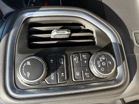 Used 2019 Chevrolet Silverado 1500 LTZ w/ LTZ Plus Package AWD/4WD image 22