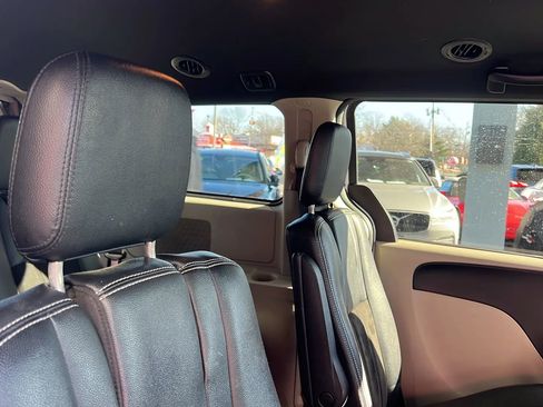 Used 2019 Dodge Grand Caravan SXT image 26