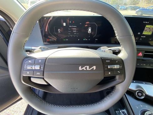 New 2025 Kia EV6 Light w/ Light LR Technology Package RWD image 9