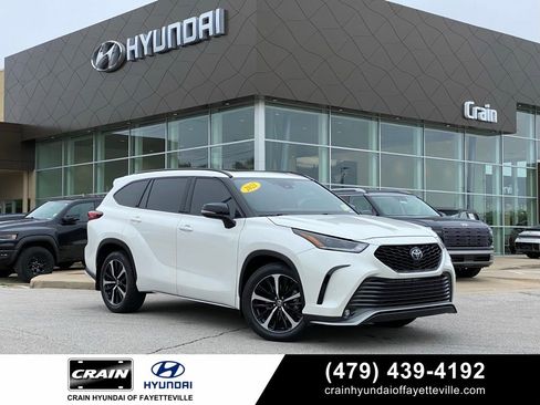 Used 2021 Toyota Highlander XSE FWD image 1