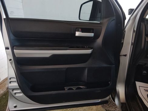 Used 2019 Toyota Tundra SR5 AWD/4WD image 18
