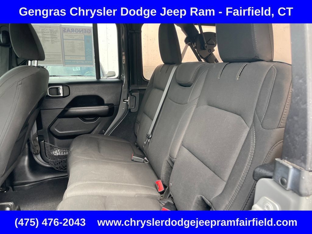 Used 2018 Jeep Wrangler Unlimited Sahara AWD/4WD image 35