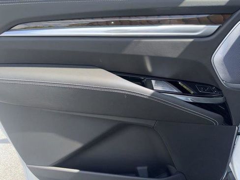 New 2025 Cadillac Escalade ESV Premium Luxury Platinum image 17