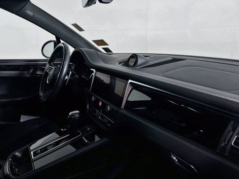 Certified 2024 Porsche Macan S AWD/4WD image 31