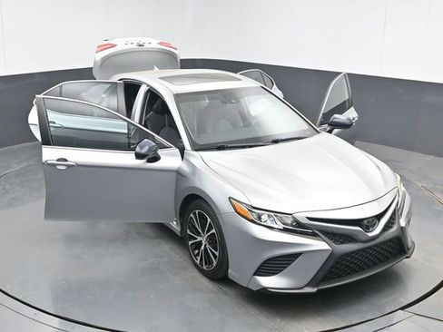 Used 2020 Toyota Camry SE FWD image 47