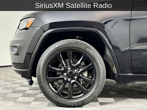 Used 2018 Jeep Grand Cherokee Altitude RWD image 8