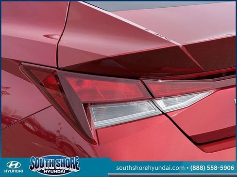 Certified 2025 Hyundai Elantra SE image 12