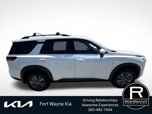 Used 2025 Nissan Pathfinder SV w/ Black Appearance Package AWD/4WD image 8