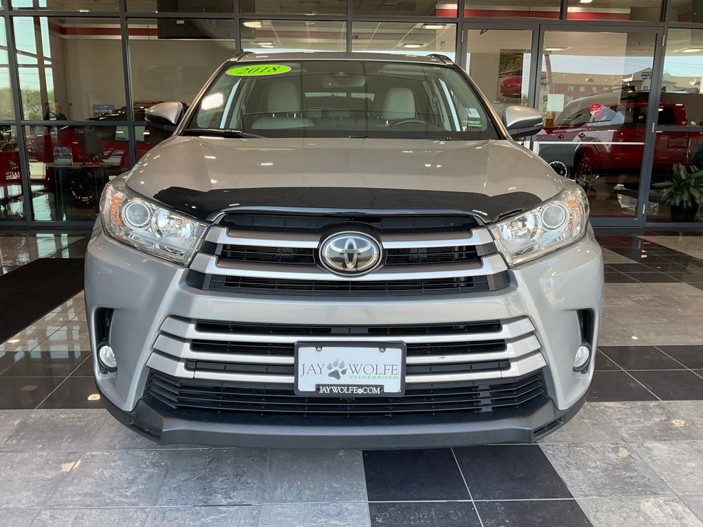 Used 2018 Toyota Highlander XLE AWD/4WD image 2