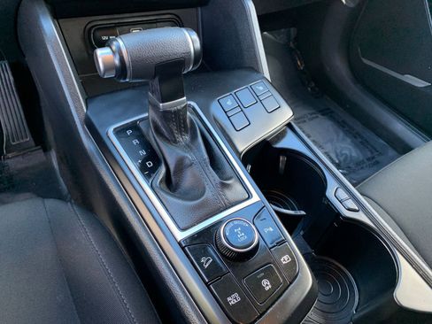 Used 2024 Kia Sportage LX image 40