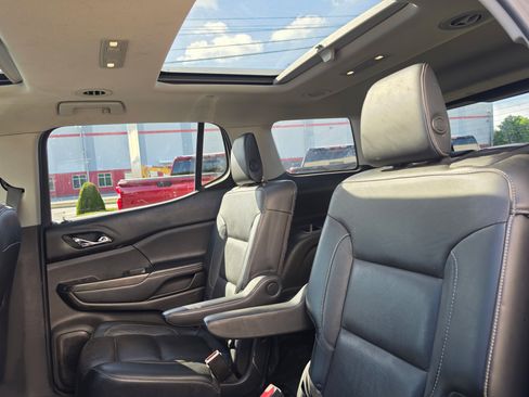Used 2018 GMC Acadia SLT AWD/4WD image 10