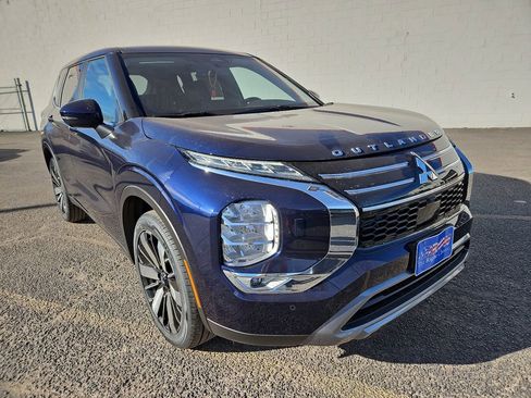 New 2026 Mitsubishi Outlander SE image 2