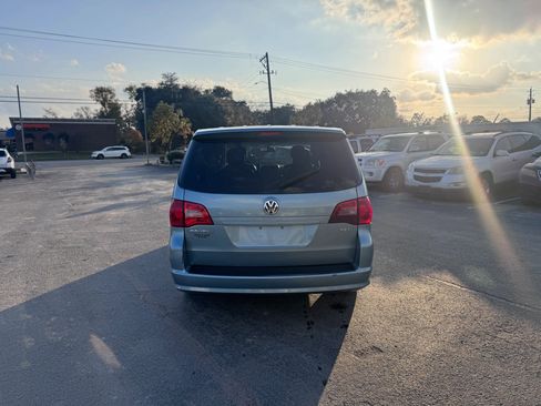 Used 2009 Volkswagen Routan SEL image 6