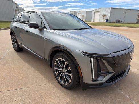 Used 2025 Cadillac Lyriq Sport image 4