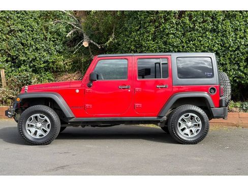 Used 2014 Jeep Wrangler Unlimited Rubicon w/ Connectivity Group AWD/4WD image 9