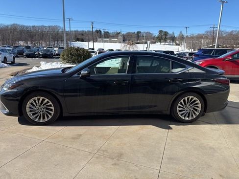 Used 2022 Lexus ES 350 Ultra Luxury w/ Accessory Package 2 image 4