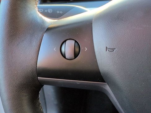 Used 2022 Tesla Model 3 image 11
