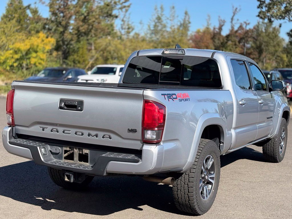 Used 2018 Toyota Tacoma TRD Sport AWD/4WD image 5