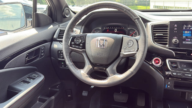 Used 2025 Honda Passport Black Edition image 25