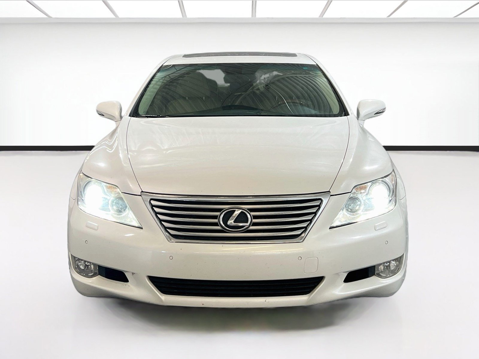 Used 2010 Lexus LS 460 AWD w/ Comfort Pkg image 2