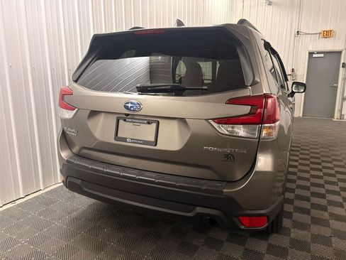Used 2020 Subaru Forester Premium AWD/4WD image 5
