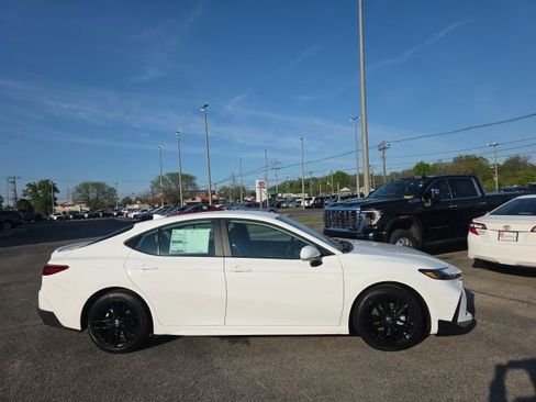 New 2026 Toyota Camry SE FWD image 3
