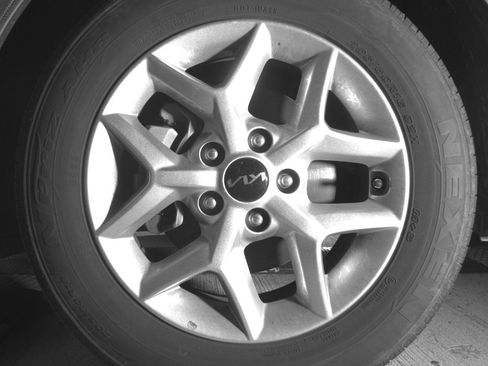 Used 2025 Kia Soul LX w/ LX Technology Package image 12