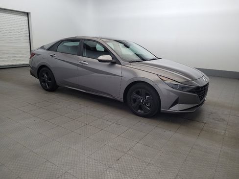 Used 2023 Hyundai Elantra SEL w/ Cargo Package FWD image 11