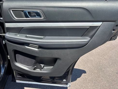 Used 2017 Ford Explorer XLT w/ Equipment Group 202A FWD image 21