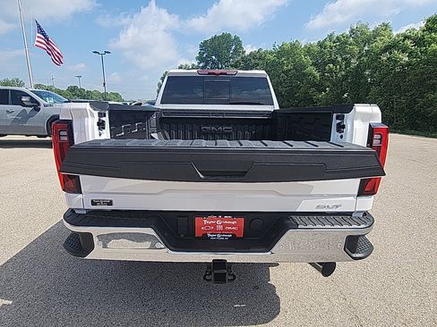 New 2025 GMC Sierra 2500 SLT w/ SLT Convenience Package image 9