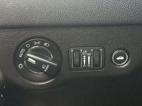 Used 2020 Chrysler 300 S image 27