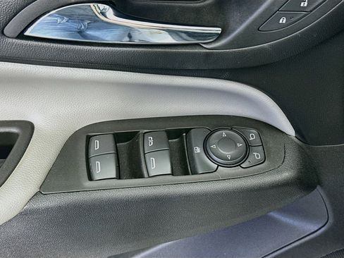 Used 2022 Chevrolet Equinox LS w/ LS Convenience Package FWD image 15