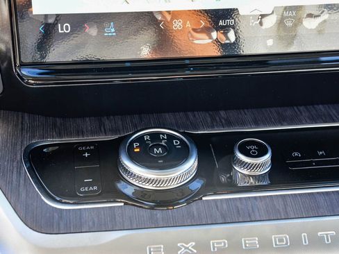 New 2025 Ford Expedition Platinum w/ Platinum Ultimate Package image 23