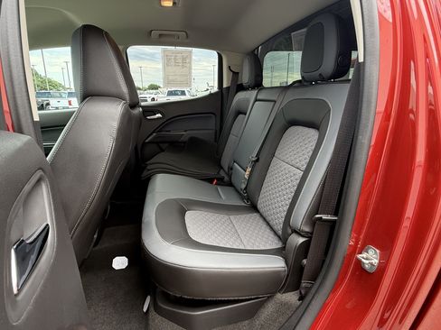 Used 2015 Chevrolet Colorado Z71 AWD/4WD image 27