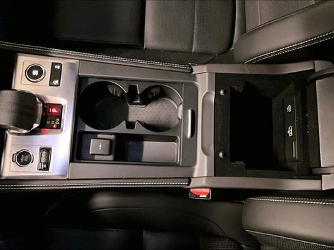 Certified 2025 Jaguar F-PACE R-Dynamic S image 11