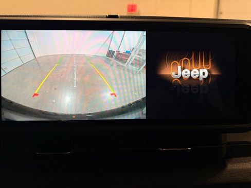 Used 2025 Jeep Wrangler Sport S image 21