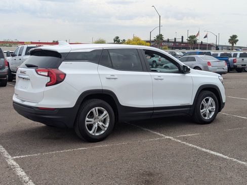 Used 2024 GMC Terrain SLE image 5