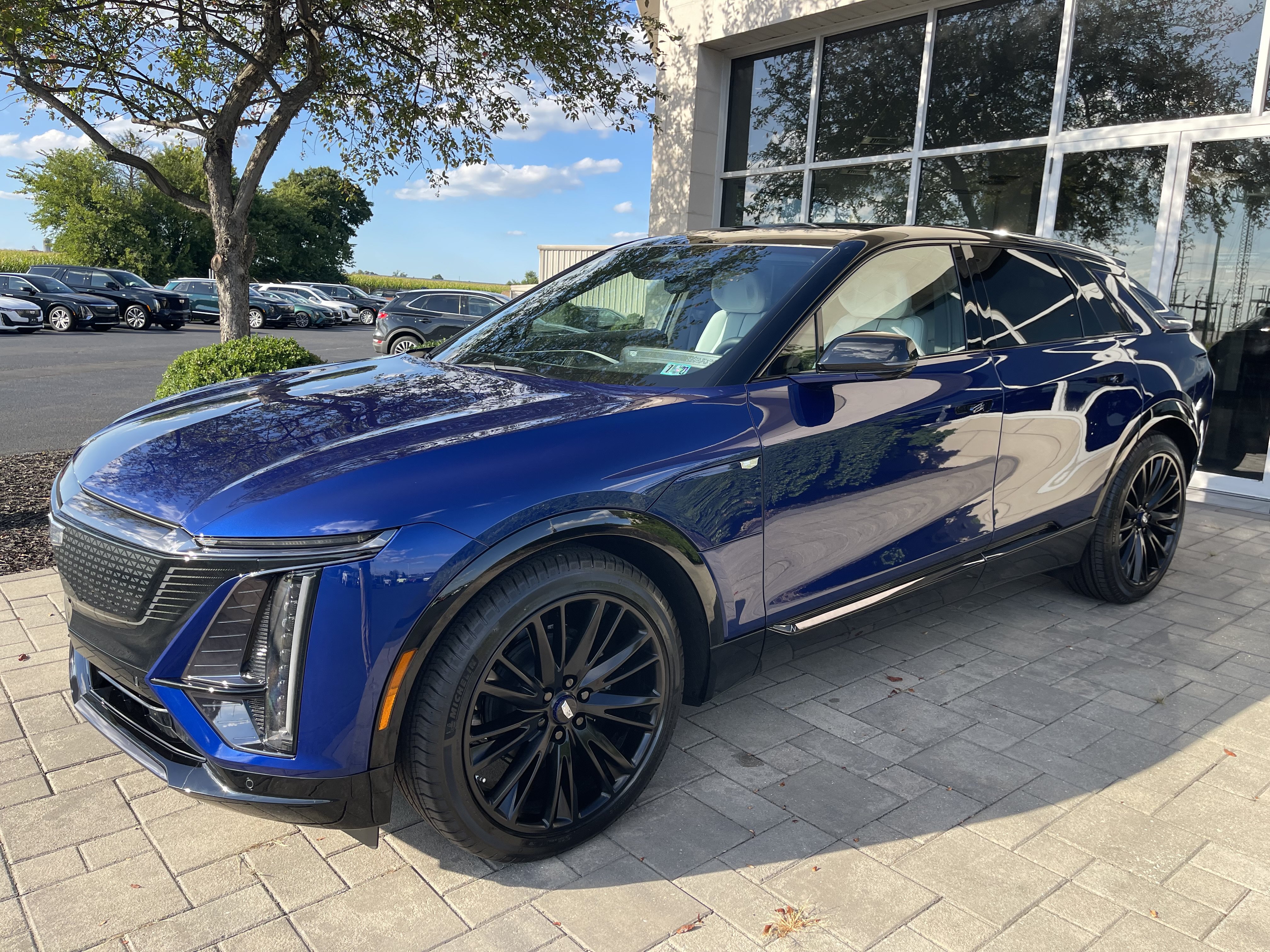 Used 2026 Cadillac Lyriq Premium Sport w/ LPO, Blue Accent Package AWD/4WD image 3
