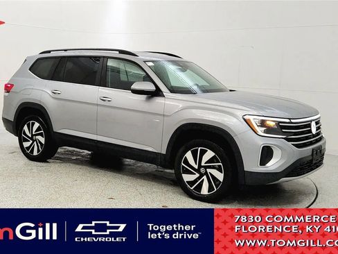 Used 2025 Volkswagen Atlas SE image 1