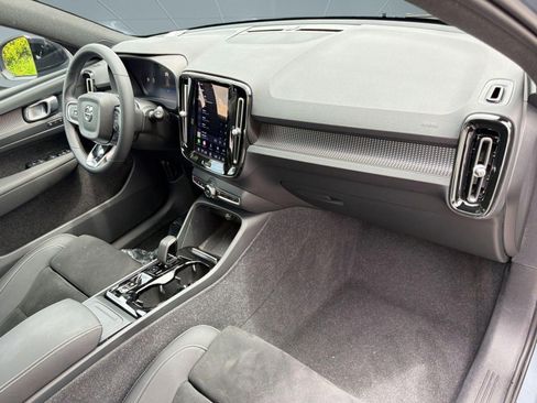 Certified 2023 Volvo XC40 B5 Plus w/ Climate Package AWD/4WD image 30
